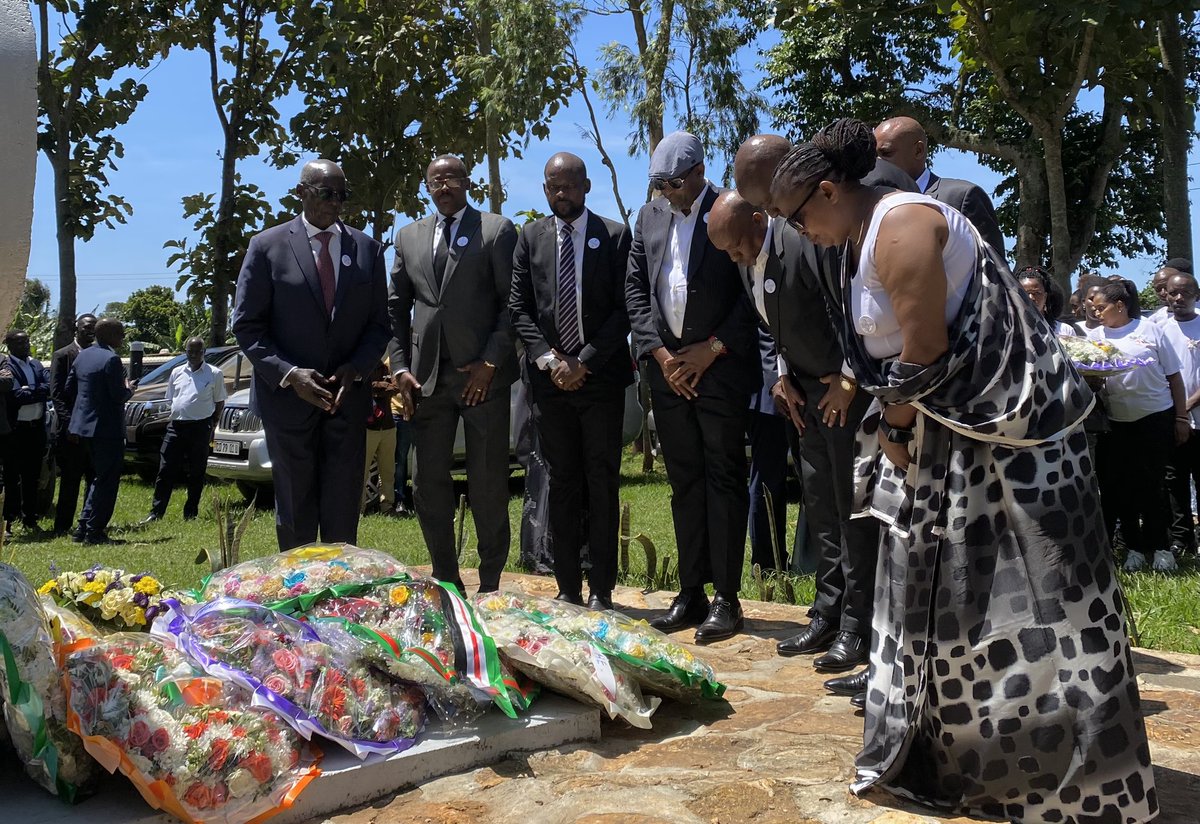 SafaClaudia1's tweet photo. In collaboration with @Unity_MemoryRw and Rwandan Embassy in Uganda. I joined #humuravictoriawarakoze team in Commemorating Tutsi who were thrown in Rwanda Water bodies and whose bodies later found in Lake Victoria #uganda. #Kwibuka31 https://t.co/ClhwWntlrr
