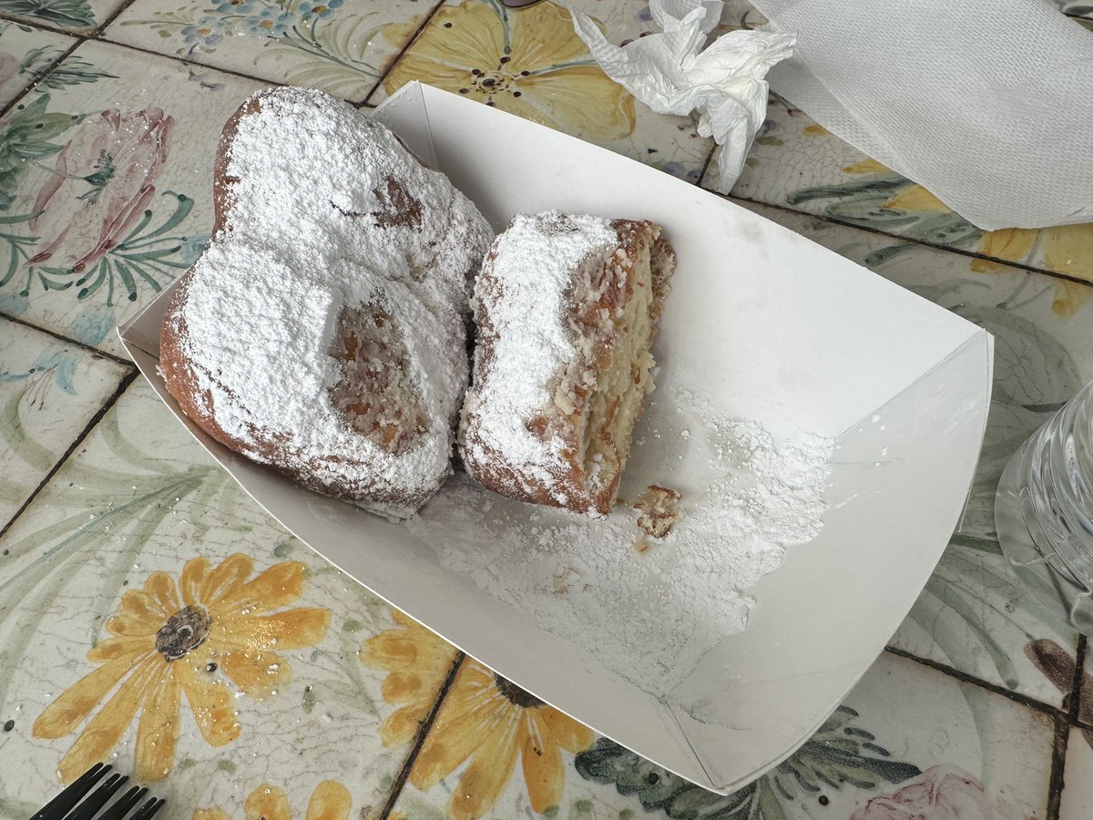 davidpwarren's tweet photo. Best Beignets in New Orleans! Cafe Beignets on Royal. #CafeBeignet https://t.co/jV7n8yeXqc