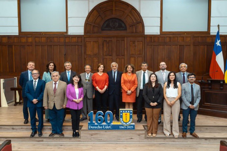 conclave_global's tweet photo. Departamento de Derecho Público de la Universidad de Concepción.

Nuestra directora, la Dra. @PaulinaAstrozaS ha sido la única mujer, en los 160 años que cumple como Carrera, en dirigirlo. https://t.co/kXulsl91oS