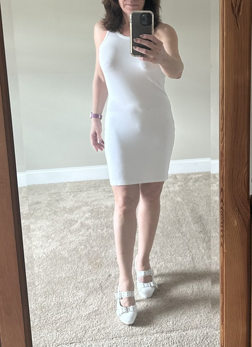 Avgsuburbanmom's tweet photo. A little #friskyfriday.  Best part of being an empty nester is getting to greet @hubman38 in this and then be on my knees less than five minutes after he walks in the door. https://t.co/5P0lpKsF91