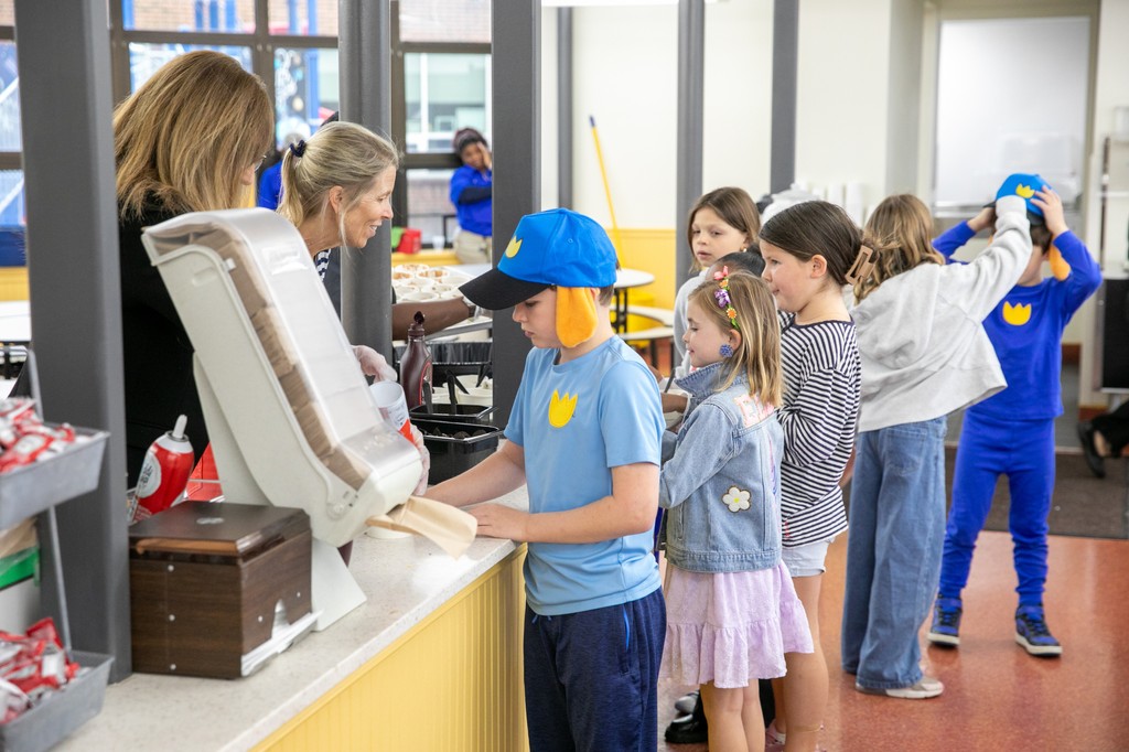 Last month, we challenged the Lower Schoolers to read for more than 3,000 hours for March Reading Madness. The students not only MET that incredible goal, but they SURPASSED IT with more than 5,000 hours read!📖✨️