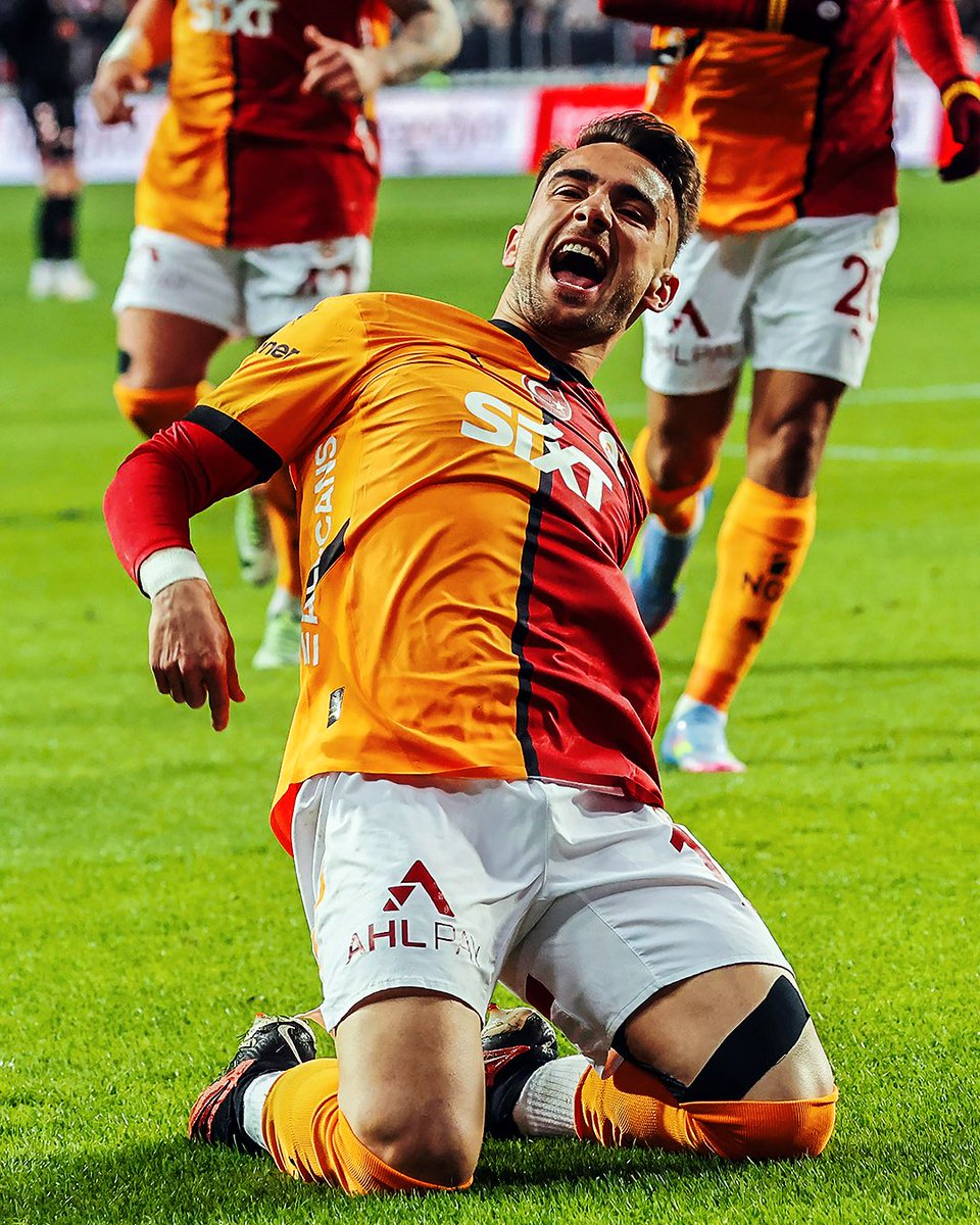 yunusakgun17's tweet photo. yürüyoruz biz bu yolda!🔥❤️💛 https://t.co/Zg4bJwpB6M