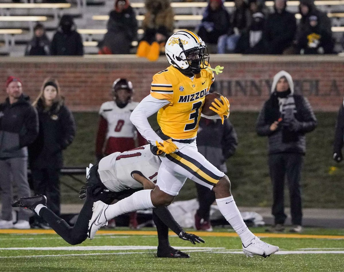 <a href="/deblas16/">Adrian de Blas</a> <a href="/Angel_182002/">ÁngelSanchez</a> <a href="/Rubenfvargas/">Rubén F. Vargas</a> <a href="/almendros_NFL/">almendros_NFL</a> @vmgh99 <a href="/miguel6994/">Miguel Orozco</a> <a href="/KathDaz_/">Katheryn Díaz</a> <a href="/Kaiser_Panthers/">Kaiser</a> <a href="/whodatspain/">WhoDat Nation España</a> <a href="/gaxman1992/">Jorge Gaxiola</a> <a href="/49ers_Spain/">𝟰𝟵𝗲𝗿𝘀 España</a> <a href="/axlpeich1/">axlpeich</a> <a href="/HugoManero1/">Hugo Manero</a> <a href="/imaisterrena/">Iñigo Maisterrena</a> <a href="/NicoTrimboli/">Trimbo</a> <a href="/jucort365/">Pablo Lopez</a> <a href="/ChemaCalderon/">Chema Calderón</a> <a href="/JaimeCuellarMa/">Jaime Cuéllar Martin</a> #MockDraftDaySB

Con el Pick número 20 los Denver #Broncos y su GM <a href="/DB87David/">DavidDB</a> seleccionan a ⬇️⬇️⬇️

🏈WR Luther Burden III — Missouri