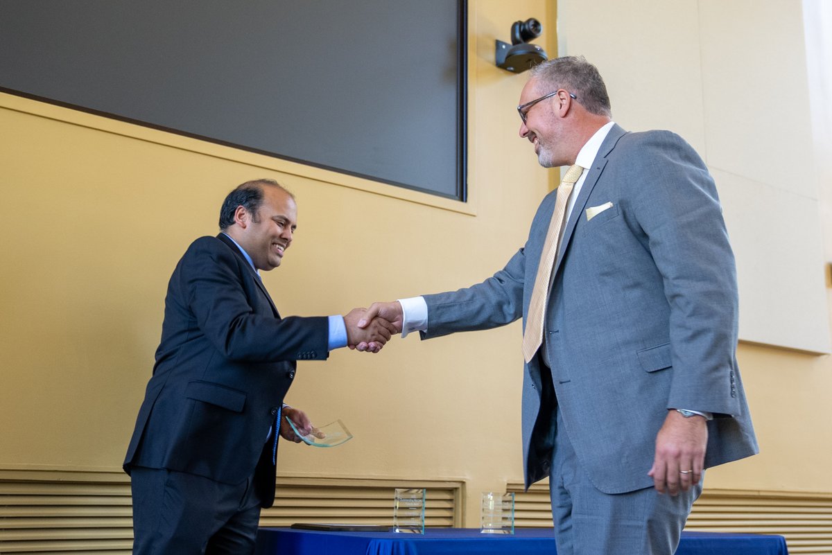 GeorgiaTech_ECE's tweet image. Congratulations to all our students, staff, and faculty who won awards at the Roger Webb Awards Program on Tuesday!
📸 bit.ly/4jlUX92
🔗bit.ly/4jlV3gU