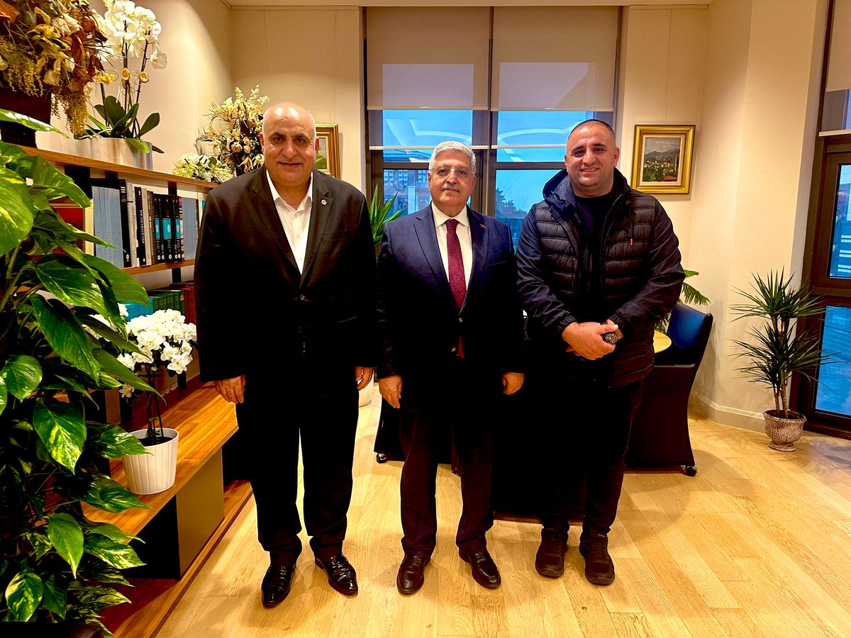 SELİM KORKMAZ (@selimkorkmaz13) on Twitter photo Cumhurbaşkanız Sayın <a href="/RTErdogan/">Recep Tayyip Erdoğan</a> ın başdanışmanı hemşehrimiz Sayın <a href="/vedatdemiroz/">Vedat Demiröz</a> makamında ziyarette bulundum. Yakın ilgi alakalarından dolayı teşekkür ediyorum. Cumhurbaşkanız Sayın <a href="/RTErdogan/">Recep Tayyip Erdoğan</a> ın başdanışmanı hemşehrimiz Sayın <a href="/vedatdemiroz/">Vedat Demiröz</a> makamında ziyarette bulundum. Yakın ilgi alakalarından dolayı teşekkür ediyorum.