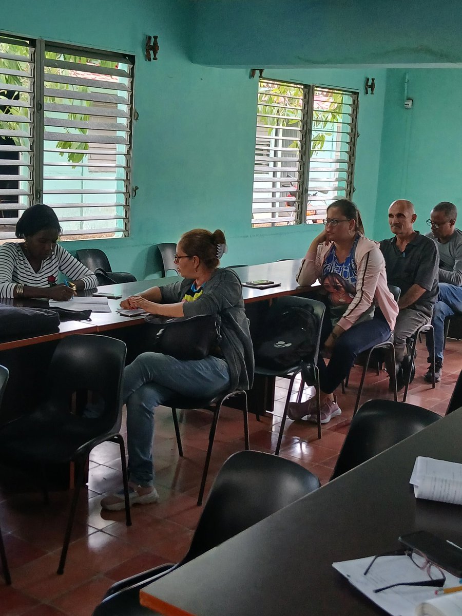 Con la premisa de que los cuadros deben caracterizarse por su firmeza revolucionaria , participamos en la comisión de cuadros de la D G de Educación en #Majibacoa .Avanzar en los indicadores fue el compromiso de los cuadros.
#PorCubaJuntoCreamos