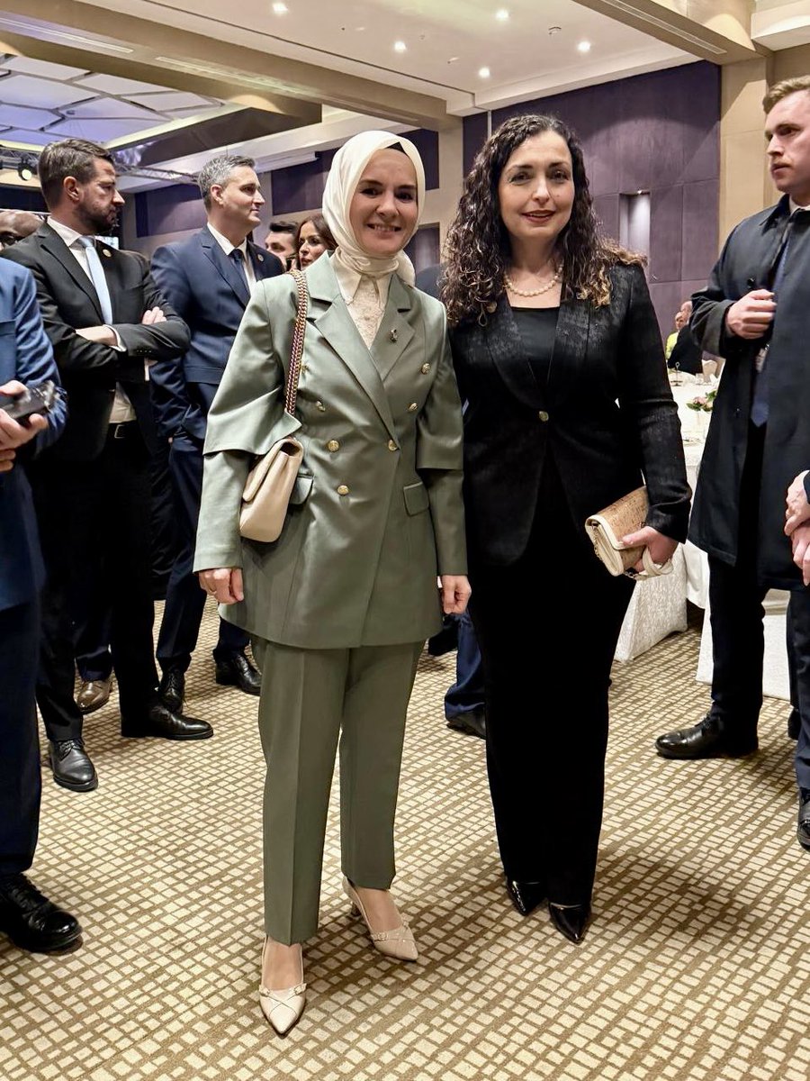 Antalya Diplomasi Forumu’nda, Kosova Cumhurbaşkanı Sn. Vjosa Osmani ile bir araya geldik.

Türkiye ile Kosova arasındaki köklü dostluk, her geçen gün daha da pekişiyor. Antalya Diplomasi Forumu, işte tam da bu gibi dostlukları güçlendiren, barış ve iş birliği vizyonunu büyüten