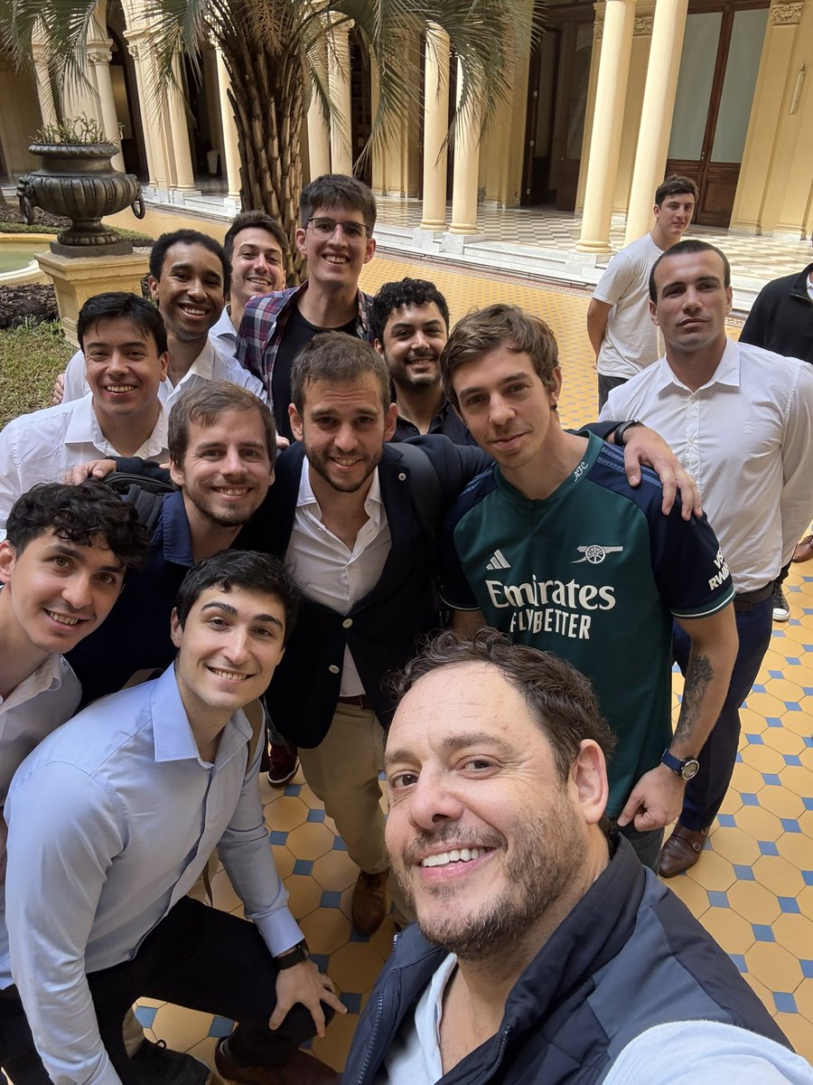 Recibimos a la #TribuBalseiro en Casa Rosada. El @institutobalseiro es un pilar clave del Plan Nuclear Argentino. Bajo el liderazgo del Presidente <a href="/JMilei/">Javier Milei</a> Argentina vuelve a encaminarse hacia el lugar de referencia global en energía nuclear que nunca debió abandonar.