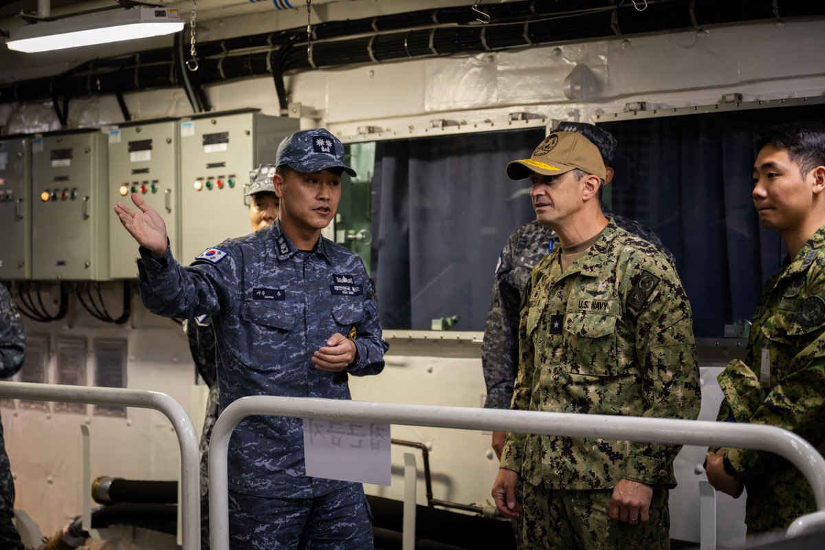 USPACOM's tweet photo. ๐ฐ๐ท - ๐บ๐ธ
@USNavy and the Republic of Korea Navy kick off Salvage Exercise (#SALVEX) Korea, enhancing #interoperability in combined diving and salvage operations. https://t.co/VK3ooeXF3S