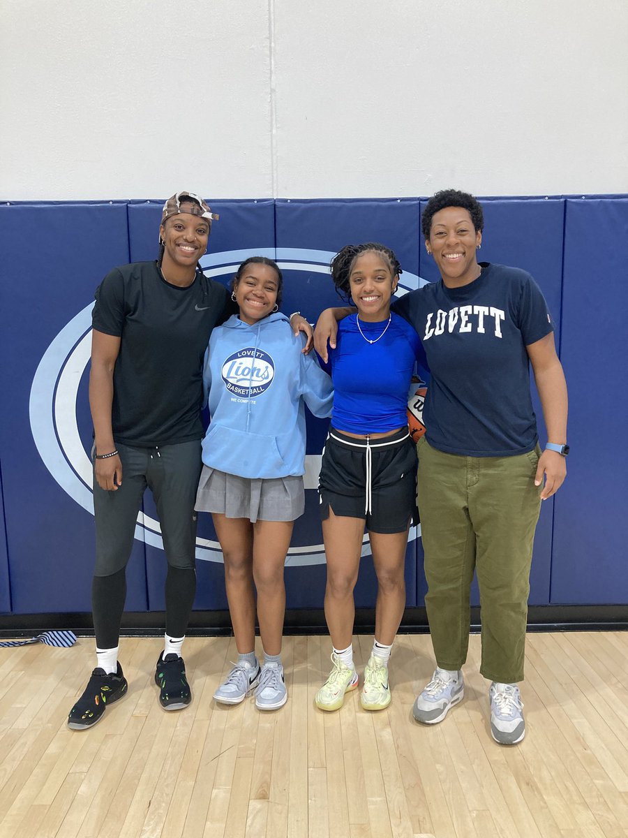 We’ve been in the gym grinding here at <a href="/lovettathletics/">Lovett Athletics</a> getting Diamond ready for training camp with the CT Suns and getting Denim ready for her last college stop! 💰🙌🏾