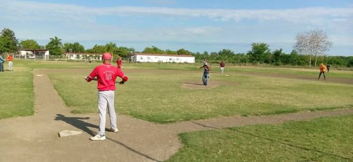 MilanesRam69416's tweet photo. #DeporteGranma💯🇨🇺Continúa #CautoCristo la Copa de Sóftbol entre Organismos , Trabajadores del #nder × Poder Popular primer juego Y Educacion x CDR en segundo juego. #PorCubaJuntosCreamos
#Deportes #indercautocristo #CautoCristo #SomosUnGranEquipo. https://t.co/uoWkw45QSH