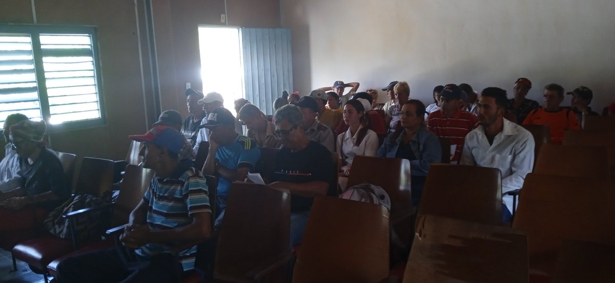 nilsonarevalo73's tweet photo. #Culturaguisa.El Movimiento de Artista Aficionado, presente en la reunión de atención a los planteamiento en la demarcación de los #Horneros y los Números.#guisa#granma#UnidosXCuba.@AlpidioAlonsoG @InesMChapman @YudelkisOrtizB @yordan_roberto @ekathy1013 @YanielSalina @garces_ma. https://t.co/DW0MSItsNu