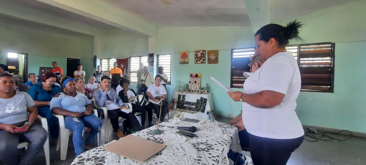 rlicea_mojena's tweet photo. Se realiza visita integral a la demarcación del Consejo Popular "Argelia-Victoria" se chequean los planteamientos de la población, la calidad de los servicios, y la producción de alimentos  #IslaDeLaJuventud #SentirPinero #PoderPopular #DePieYCombatiendo https://t.co/WAcIgzb6Qp