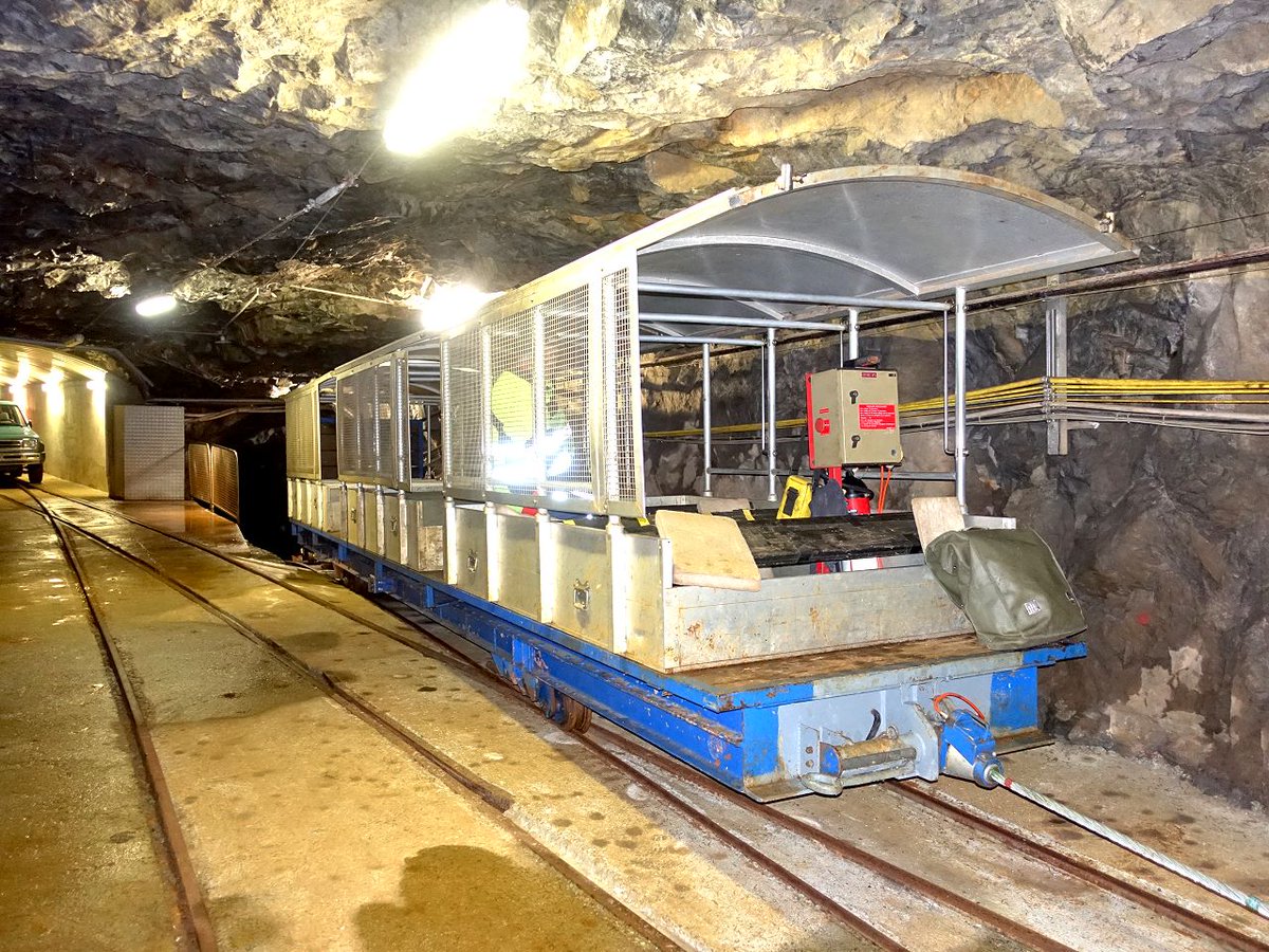 standseilbahnen's tweet photo. Salanfe - undergrund railways
#powerplant #salanfe #funiculars #railways 

Video -->
https://t.co/kzxSNjK7R5 

Enjoy the rides ! 😍 https://t.co/lj1t6OXB1Z