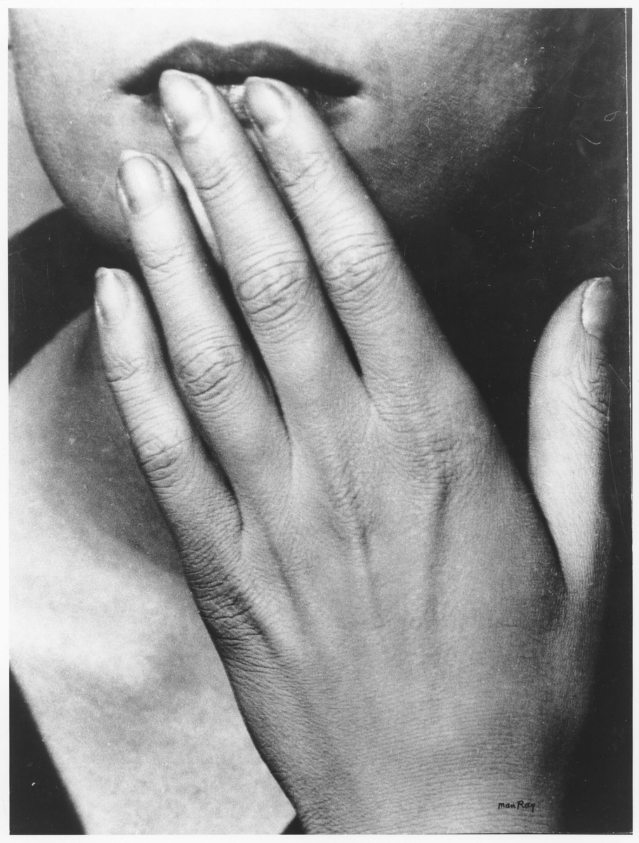 naticmartinez's tweet photo. 🔸Man Ray. Hand on Lips, 1929. https://t.co/69mozvbu1d