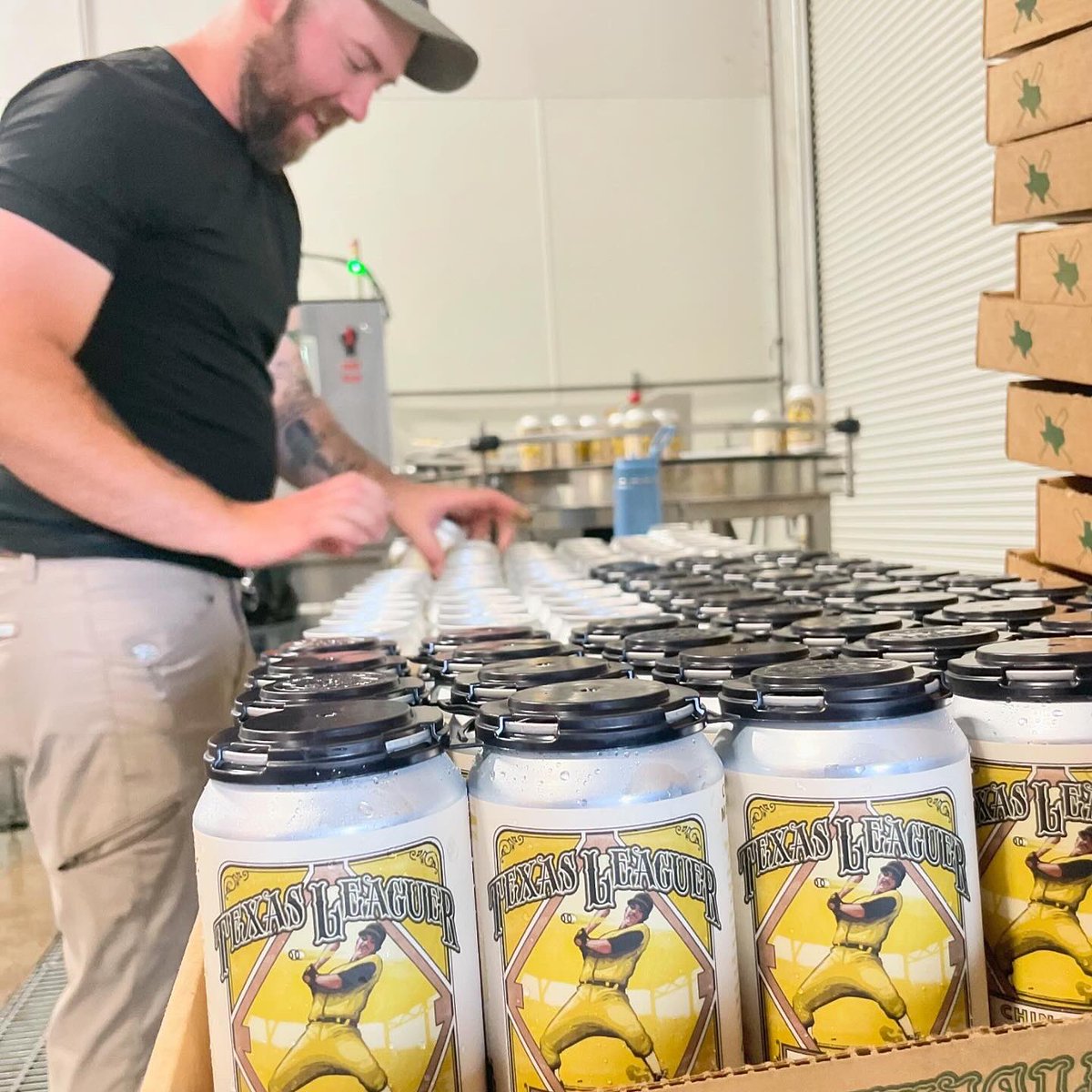 TXLeaguerBrew's tweet photo. Patio weather is here and #ChinMusic is back in cans!

Available at the Beerpark now and at your local @HEB https://t.co/FppC5RoMwh