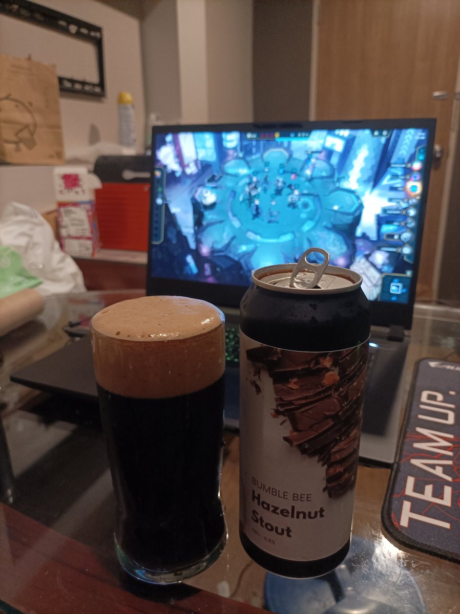 fourtakorn's tweet photo. Bumble Bee - Hazelnut Stout 6.8%abv
หอมและหวานกลิ่นhazelnutแต่ได้หวานhopsช็อกโกแลตต้นขมปลายนิดๆ คายความแอลกอฮอล์ชัดไปหน่อยafterหวานขมhazelnutจางๆโดยรวมรู้สึกเฉยไปหน่อย https://t.co/K8kgvJcfie