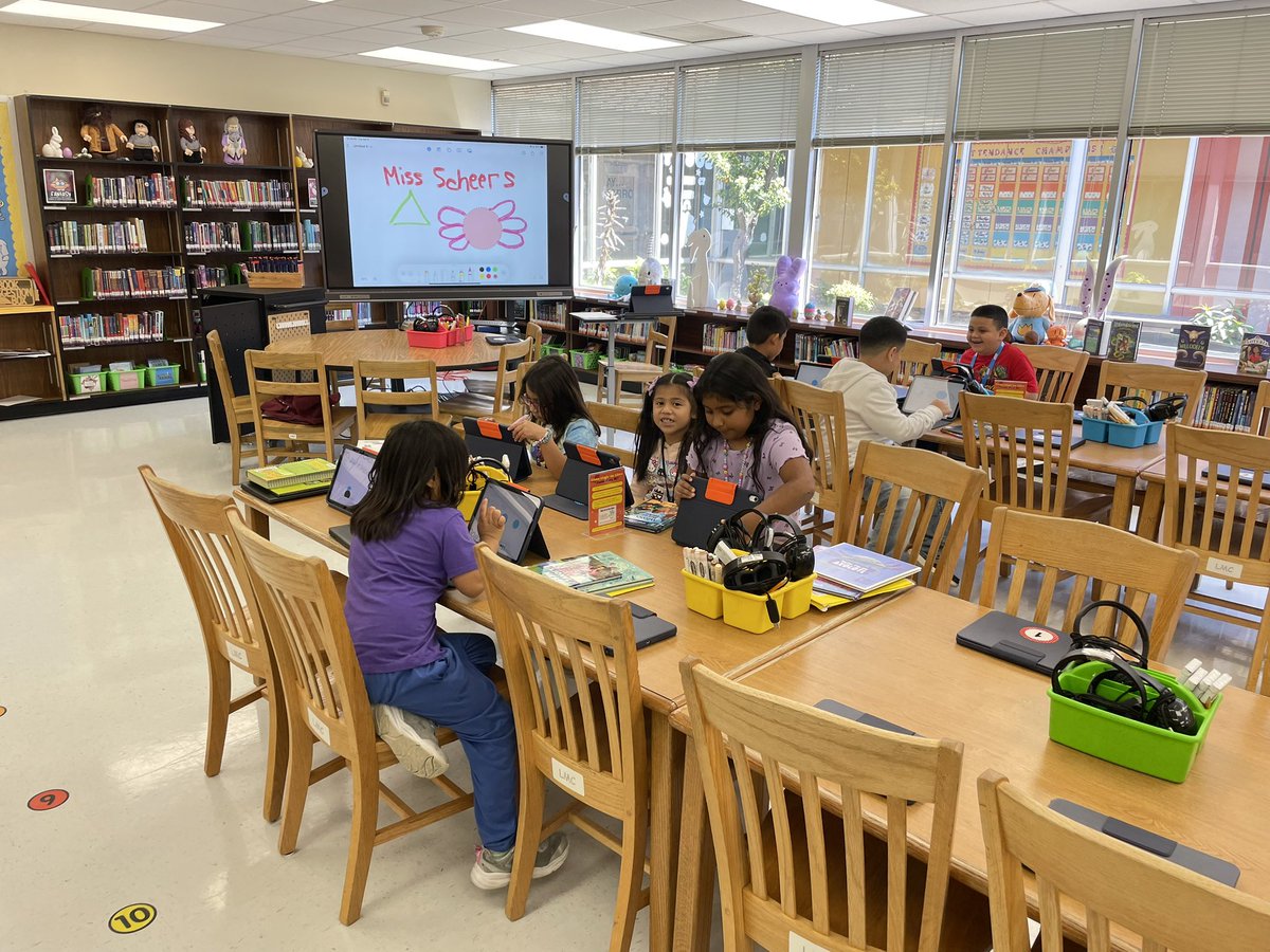 LibraryStephens's tweet photo. Stephens students enjoyed learning how to create art on iPads in the library this week! https://t.co/f2rXN3WJex