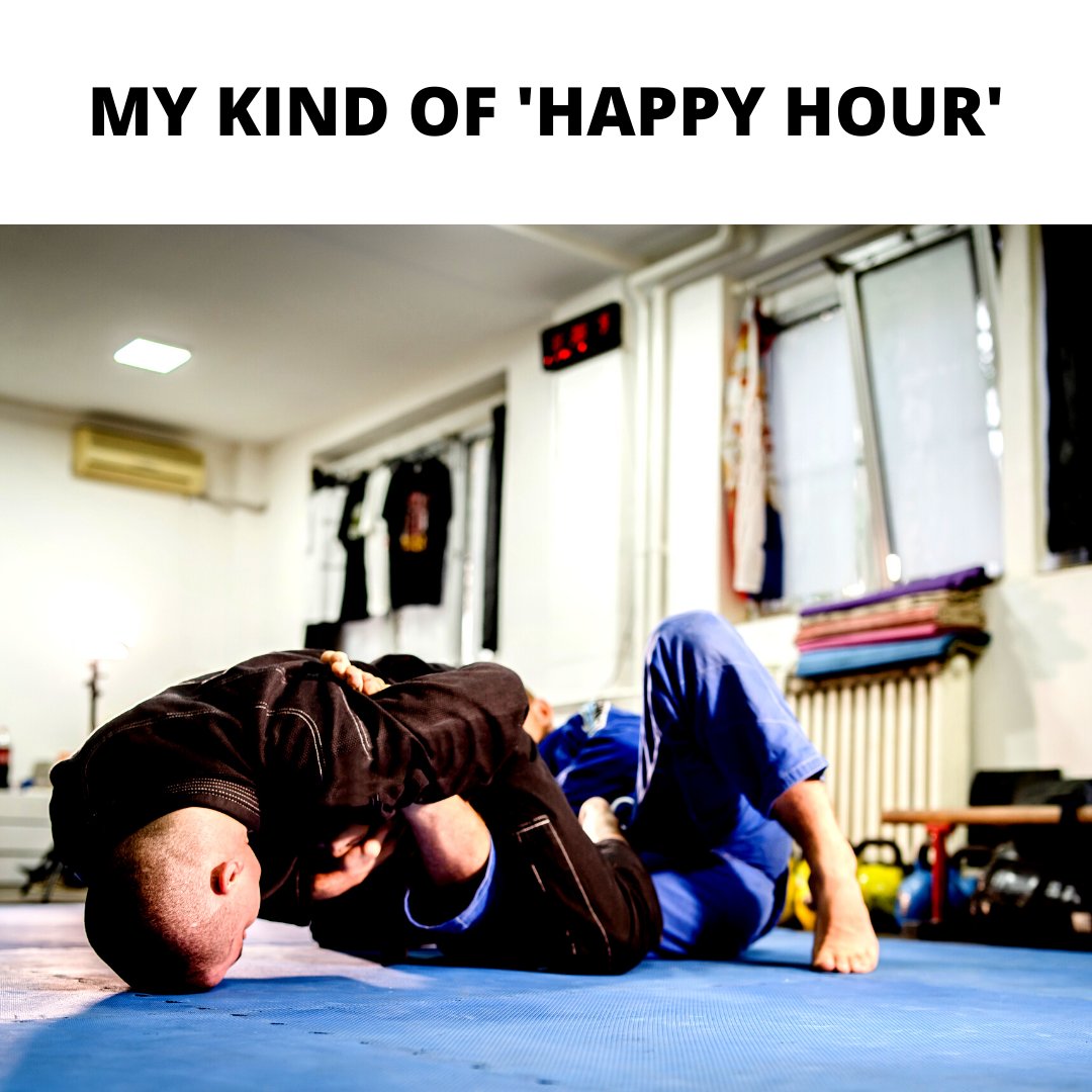 fusioncombattc's tweet image. Who needs a bar when you&apos;ve got a mat? My kind of happy hour. 🥋🍻 #JiuJitsuAndChill