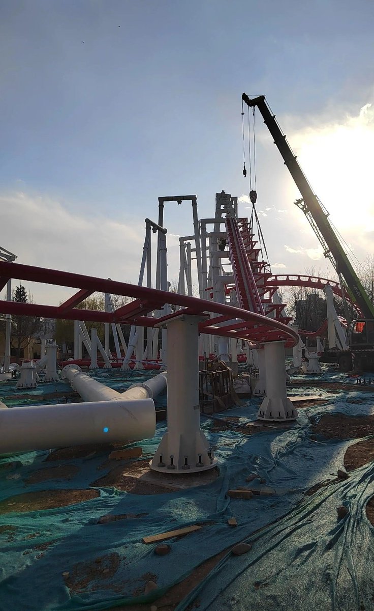 VHCoasters's tweet image. Beijing Shijingshan Amusement Park has long been the mark of quality 😉

But this is probably not how you&apos;re supposed to build your new coaster.

Ignoring the issues on site, for anyone that knows their previous rides, this looks like a fairly big step up in ride design for MCC