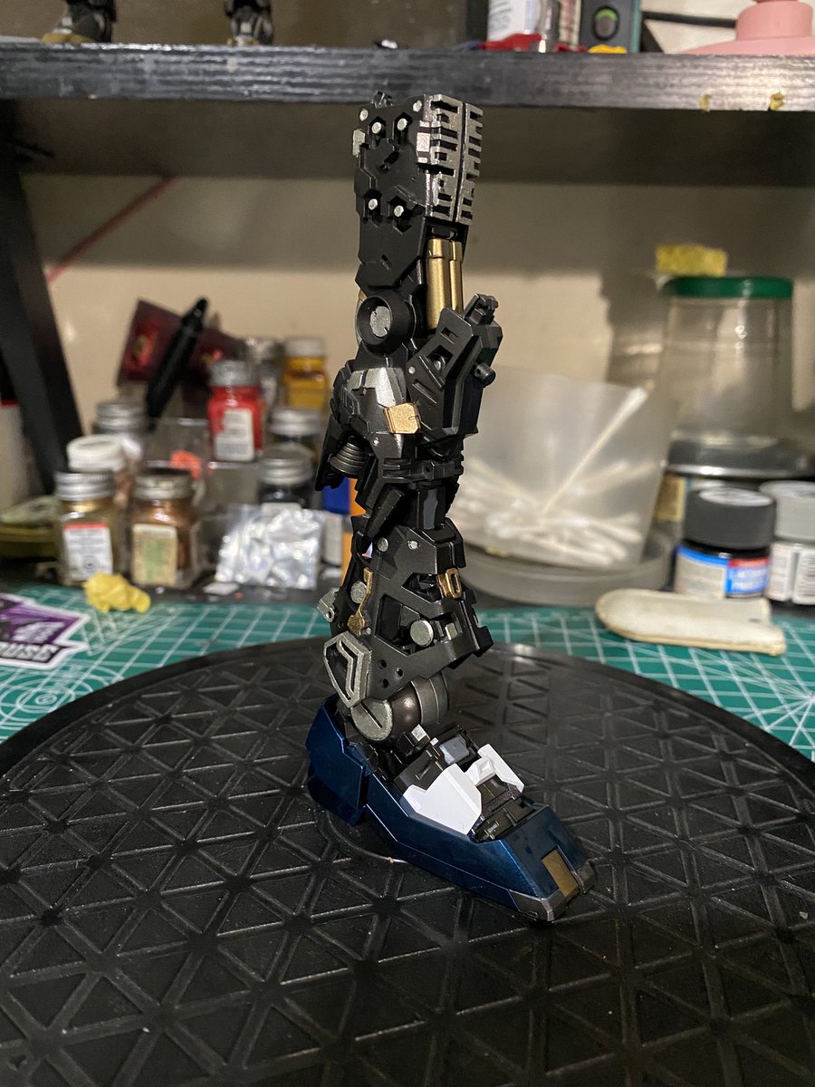 The intangible is becoming tangible! loving how the Darkstar Gundam is translating into realspace from Gundam Breakers 3 and 4. The Nu Gundam is also coming along nicely, cant wait to see it with the Kosmos LEDs

#gundam #gunpla #anime #mecha #plamo #scalemodels #kitbash