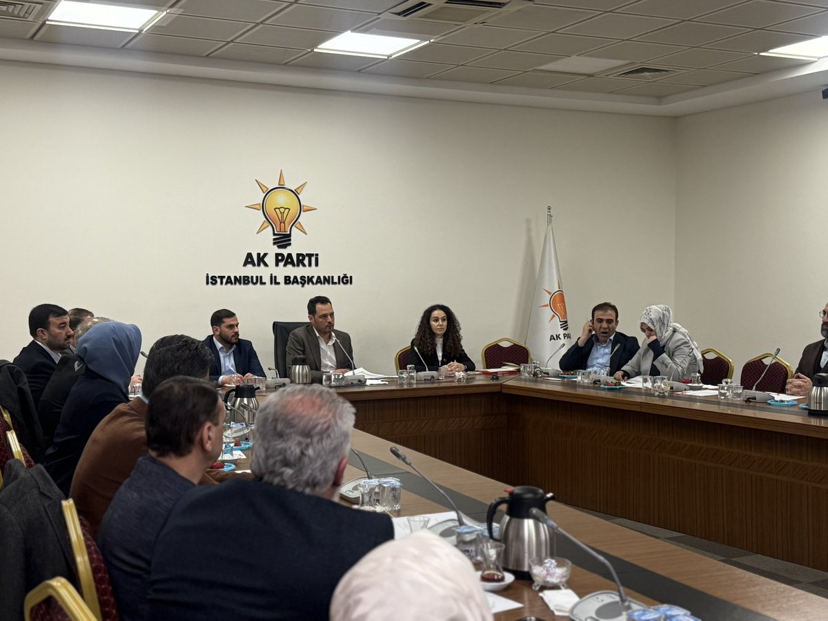 AKIstanbulSPB's tweet photo. Sosyal Politikalar İlçe Başkanlarımız, Komisyon üyelerimiz, İl Kadın Kolları ve Gençlik Kolları Sosyal Politikalar Başkanlarımızla bir araya gelerek Ramazan ayı çalışmalarımızı değerlendirdik, yeni dönem projelerimizi planladık. https://t.co/BaxU602Ce8