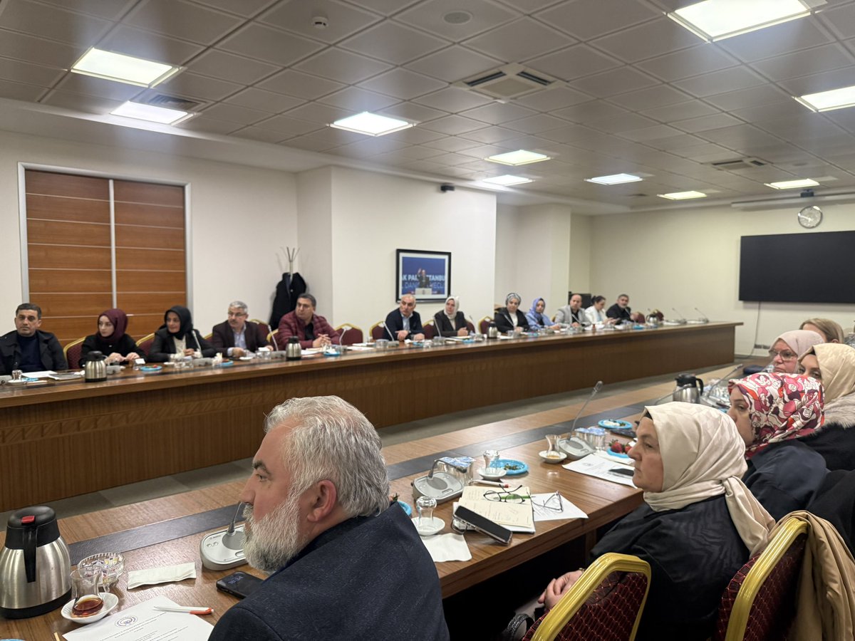 AKIstanbulSPB's tweet photo. Sosyal Politikalar İlçe Başkanlarımız, Komisyon üyelerimiz, İl Kadın Kolları ve Gençlik Kolları Sosyal Politikalar Başkanlarımızla bir araya gelerek Ramazan ayı çalışmalarımızı değerlendirdik, yeni dönem projelerimizi planladık. https://t.co/BaxU602Ce8