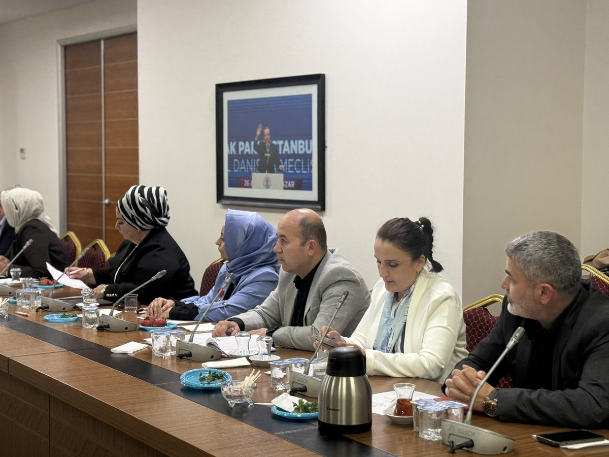 AKIstanbulSPB's tweet photo. Sosyal Politikalar İlçe Başkanlarımız, Komisyon üyelerimiz, İl Kadın Kolları ve Gençlik Kolları Sosyal Politikalar Başkanlarımızla bir araya gelerek Ramazan ayı çalışmalarımızı değerlendirdik, yeni dönem projelerimizi planladık. https://t.co/BaxU602Ce8