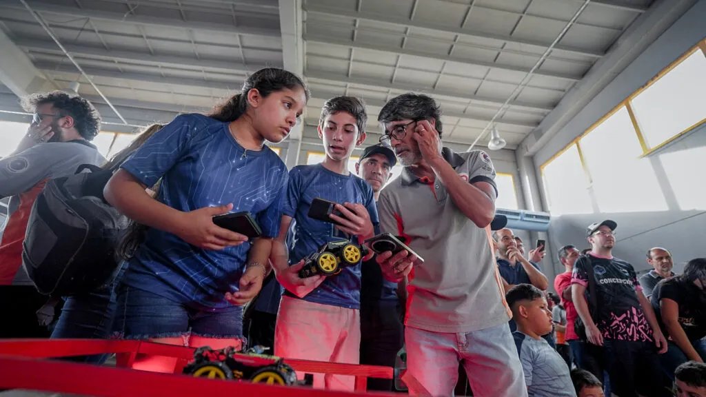 tv12misiones's tweet photo. 📝 @RoboticMisiones supera los 61 mil inscriptos y ya cuenta con 85 Espacios Maker.
#Noticias #Misiones #EspaciosMaker #Educación
https://t.co/G1ePWFBBaW https://t.co/tvLQqPJiHH
