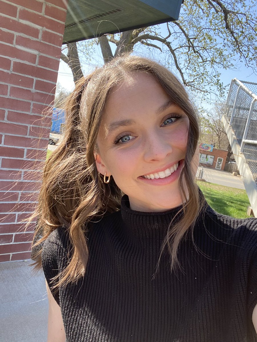MaddieKETV's tweet photo. It’s a beautiful day for some outdoor live shots! Get outside if you haven’t already!! https://t.co/lvctt3N07r