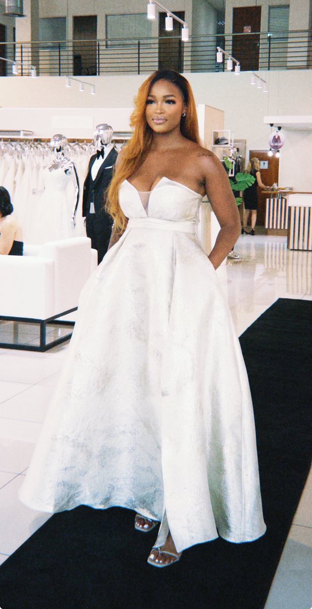 zenmagafrica's tweet photo. A beautiful bridal dress for an absolutely beautiful Nate Setwaba🤍❤️🔟/🔟

👸🏽 @Nate_Sett https://t.co/DteRR2Eo3H