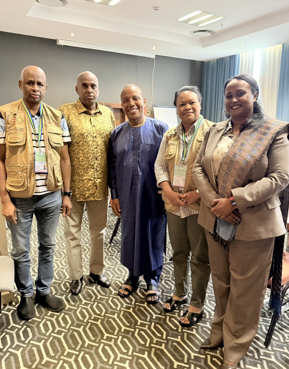 Ce matin à Libreville avec le Chef de la Mission d’Observation Électorale de l’Union Africaine (MOEUA) <a href="/TrovoadaPatrice/">Patrice Trovoada</a> pour l’élection présidentielle de demain samedi 12 avril 2025 au Gabon après la réunion avec les autres Chefs des missions d’observation électorale comme la