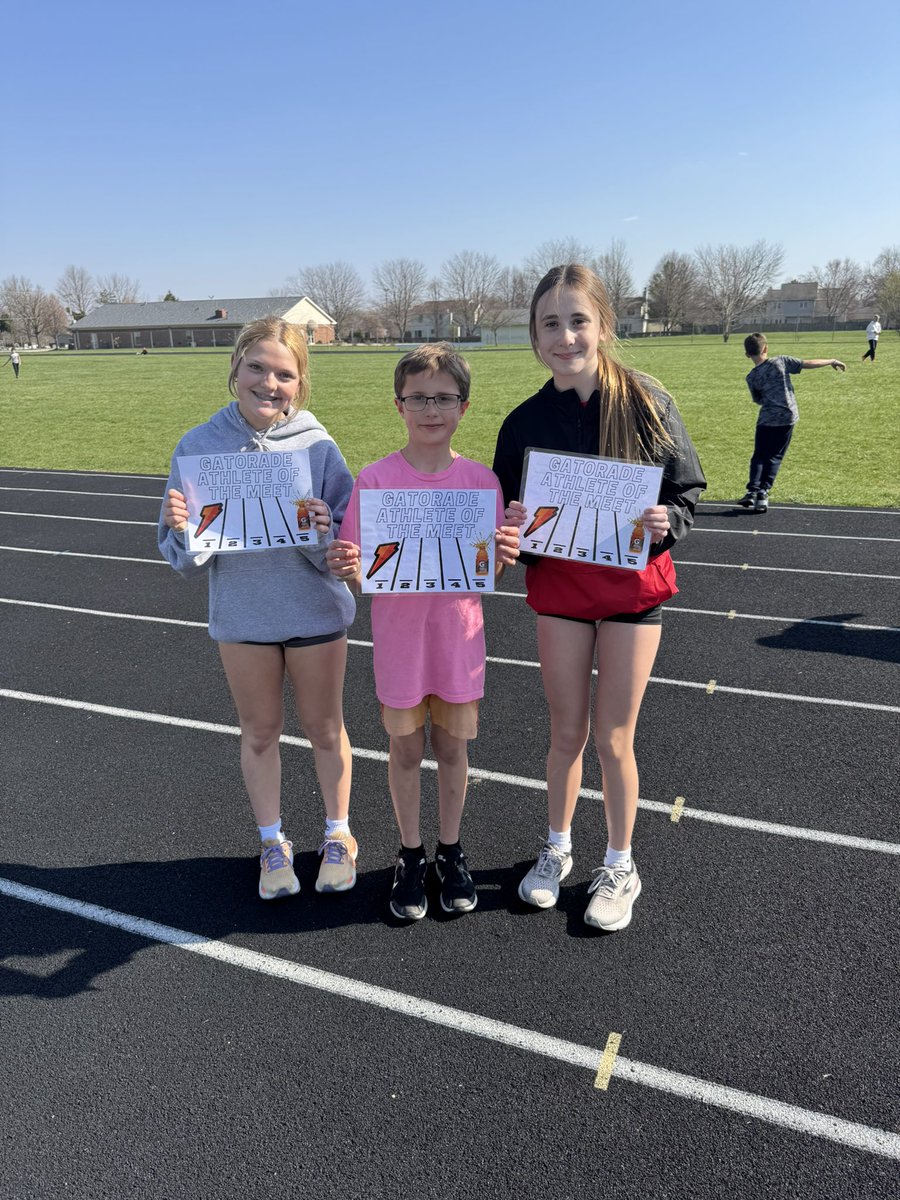 iTeach_Middles's tweet photo. Our “Gatorade athletes of the meet!” Athletes that show great perseverance, teamwork, sportsmanship, etc will be awarded! #ChannahonTrack #ChannahonPride https://t.co/N5nOeUMHbM