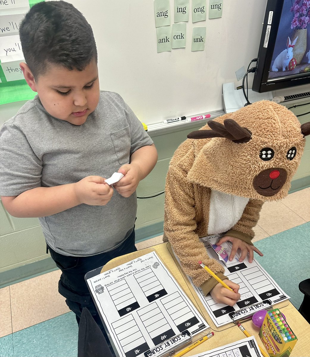 Today’s Easter egg hunt allowed us to practice our phonics skills and was so much fun! Have a wonderful Spring Break <a href="/HamptonBaysES/">Hampton Bays ES</a>!🐣🌷#WeAreHB #HBStrong