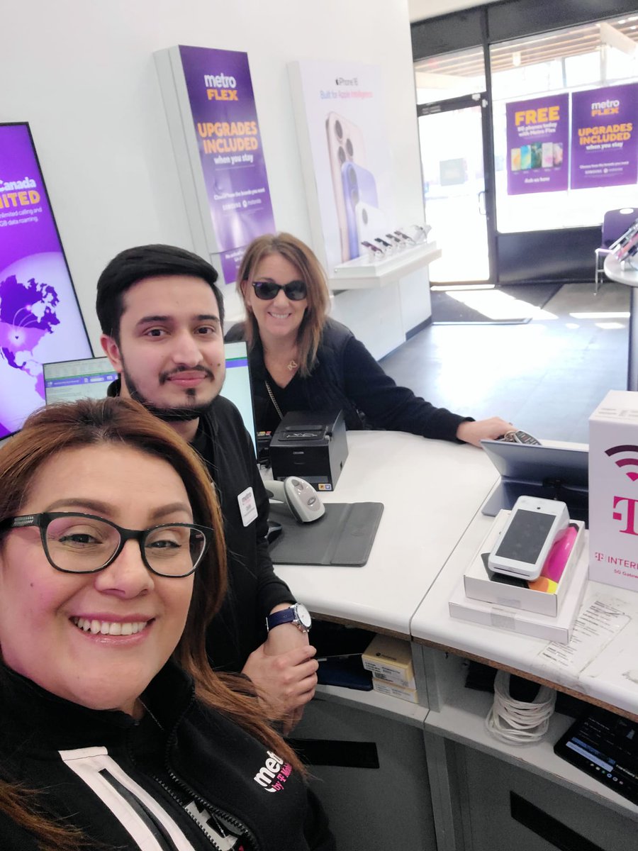 PCGPrepaidBiz's tweet photo. Loving this purple vibe. ππ
#metrobytmobile #MetroFlex #nadayadayada https://t.co/81UCOAwYgd