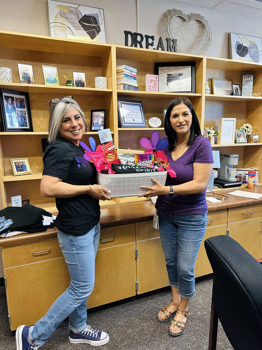 msrae2352's tweet photo. All week long our @harlan_coundept has treated us to delicious meals, sweet treats and a beautiful gift basket! Thank you counselors for making this #AdminAppreciationWeek a wonderful one for each of us!
@NISDHarlan https://t.co/b72k2ZcGH4