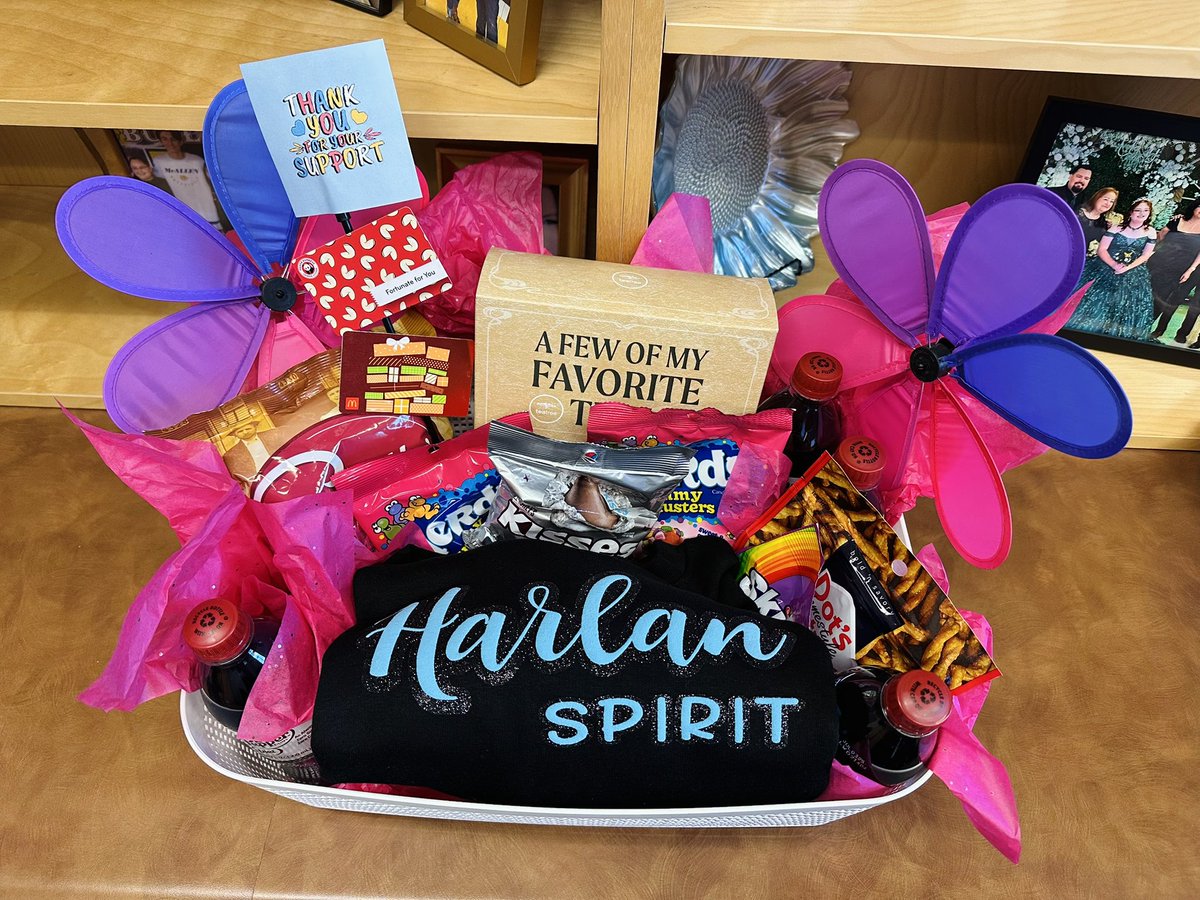msrae2352's tweet photo. All week long our @harlan_coundept has treated us to delicious meals, sweet treats and a beautiful gift basket! Thank you counselors for making this #AdminAppreciationWeek a wonderful one for each of us!
@NISDHarlan https://t.co/b72k2ZcGH4