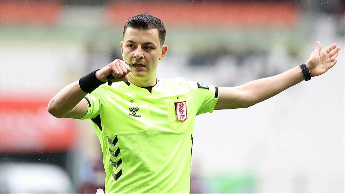 GALATASARAY YİNE HAKEMLERİ DE YENDİ.

Hakem Ozan Ergün ve VAR Tomasz Kwiatkowski'nin Samsunspor - Galatasaray maçı performansı. (TRIO)

- 18. dakikada Lucas Torreira'nın yerde kaldığı pozisyonda penaltı verilmeliydi.

- Eren Elmalı'nın sarı kart gördüğü pozisyonda faul ve sarı