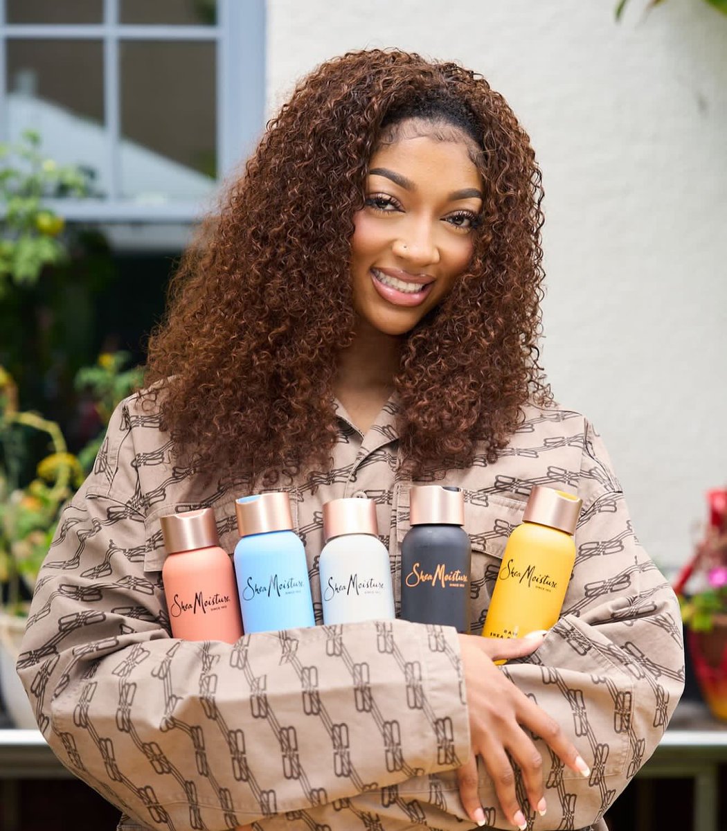 AngelReese38366's tweet photo. #SheaMoisturePartner You see that glow?
@sheamoisture got me right🥰 https://t.co/u1pgssVp9X