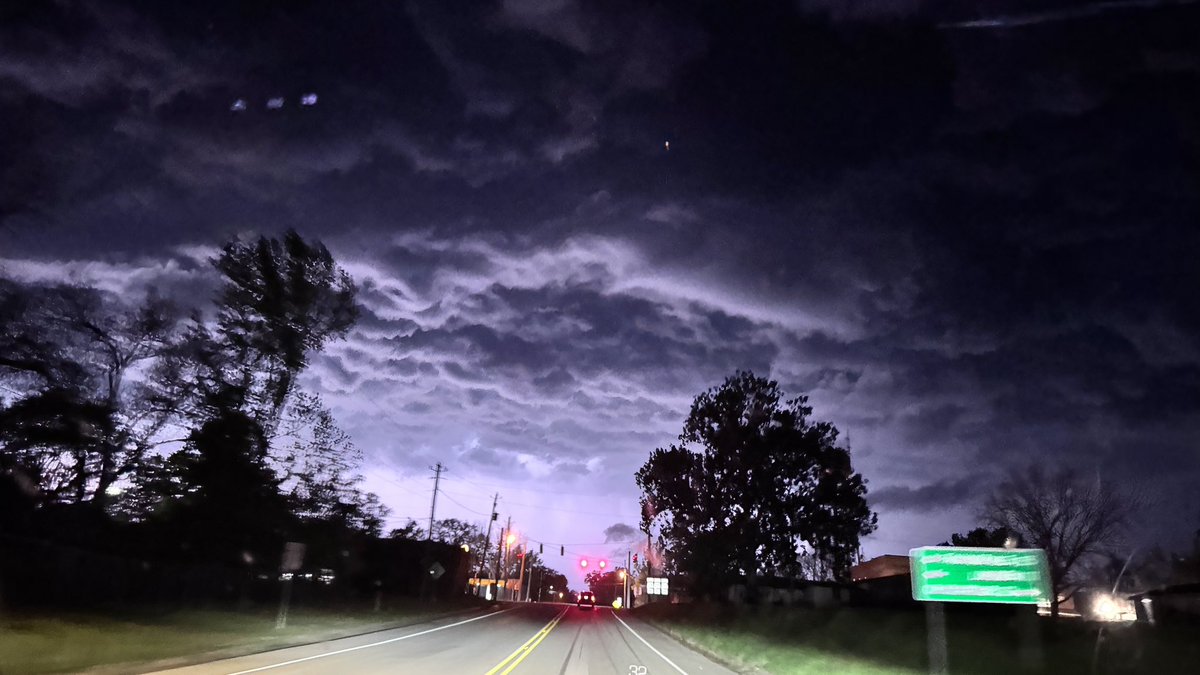 mikejohnston69's tweet photo. From last night storm! @spann https://t.co/Qq6QmoTAgE