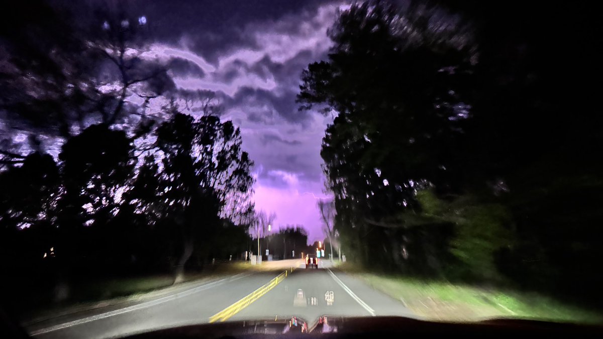 mikejohnston69's tweet photo. From last night storm! @spann https://t.co/Qq6QmoTAgE