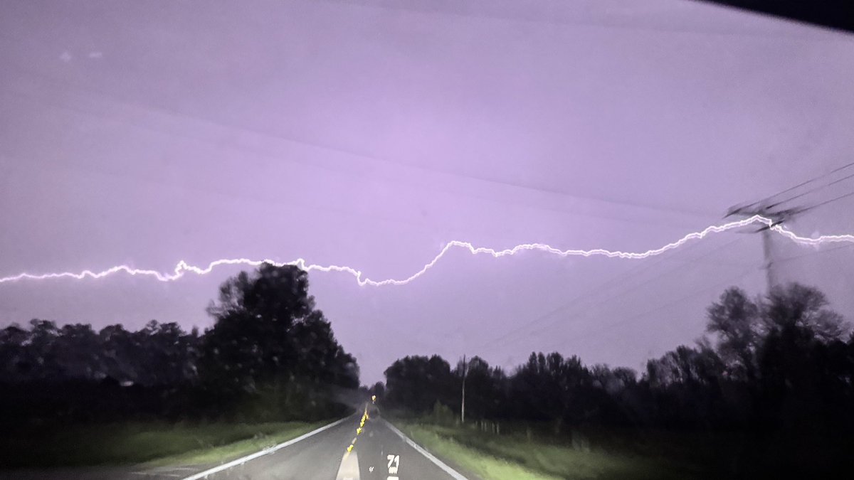 mikejohnston69's tweet photo. From last night storm! @spann https://t.co/Qq6QmoTAgE
