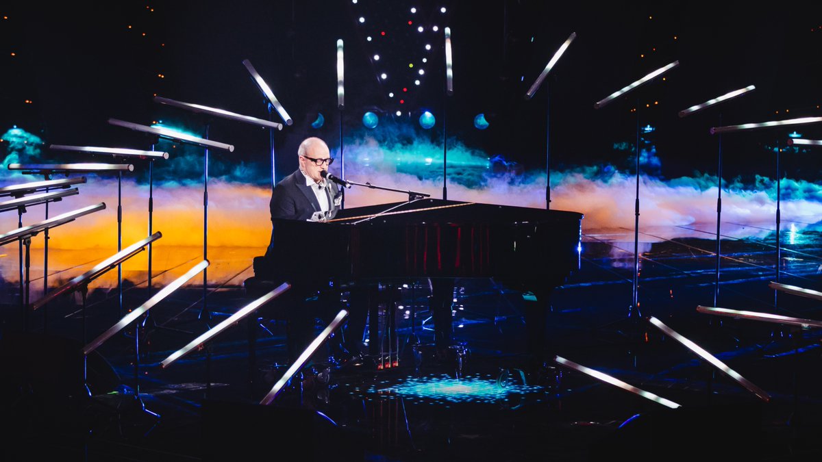 Luigi ci ha subito rapito il cuore con la sua voce e alla Finale di #TheVoiceSenior ci regala grandi emozioni con "Almeno tu nell'universo" 🤩