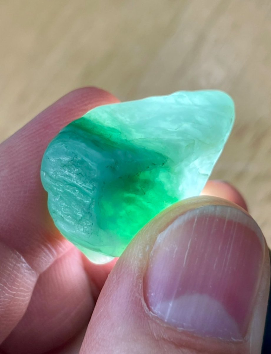 ガラス質 ロウカン？翡翠 透過◎ 楽天市場】板翡翠 翠塔 すいとう ろうかん 2.05ct ルース ◇ 板