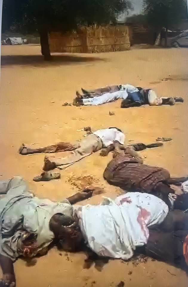 YASIR_MOS91's tweet photo. 🔴تنسيقية لجان المقاومة_الفاشر

يا أهلنا في الشمال ، و الوسط ، و الشرق ، فقط نريد منكم نقلّ أخبارنا وتسليط الضوء علي مأساتنا ، لأول مرة لا يمكن وصف ما يجري من مذابح وتجويع ونزوح، ولأول مرة لا يمكن إحصاء المجازر لكثرتها وتزامنها ، لكن هذه المرة يأتي  التصعيد ونصف المستشفيات مدمرة والأسواق خالية ،سابقاً اذا كانت هناك احتمالية لنجاة الإصابة الخطرة، الان لا يوجد احتمال لنجاة الإصابات المتوسطة ولا حتي الطفيفة .
 أما زلتم صامتين ، أما زلتم تذكرون معنى القومية ستنتصر ؛ أما زلتم تذكرون الفاشر التي كانت يومًا قضيتكم الأولى ، أليس بينكم رجلٌ حرٌّ يصرخ في وجه الظلم ؛ أليس بينكم امرأةٌ تبكي على طفلٍ لم يعرف من الحياة إلا الحصار والجوع والنار ، كيف رضيتم أن تكونوا شهودًا صامتين على المجازر التي تحصل بنا ، كيف ارتضيتم العجز بينما الفاشر تصرخ باسمكم ؛ يا من كانت ثوراتكم تهز العالم، أين غضبكم الآن ، يا من كانت جدرانكم تمتلئ بالشعارات، أين صوتكم حين صار الصمت خيانة ، ليس العدو وحده من يقتلنا ، بل تقتلوننا أنتم أيضاً بصمتكم ،لماذا تختارون الركون والخذلان .

تذكرو بأن الفاشر ستقاتل لأخر رمق ، الفاشر لا تسامح الصامتين… فهل ستبقون صامتين بدون توجيه إعلامكم نحونا.

#الفاشر_منبع_الثورة_والصمود 
#مافي_مليشيا_بتحكم_دولة 
#الفاشر_تناديكم