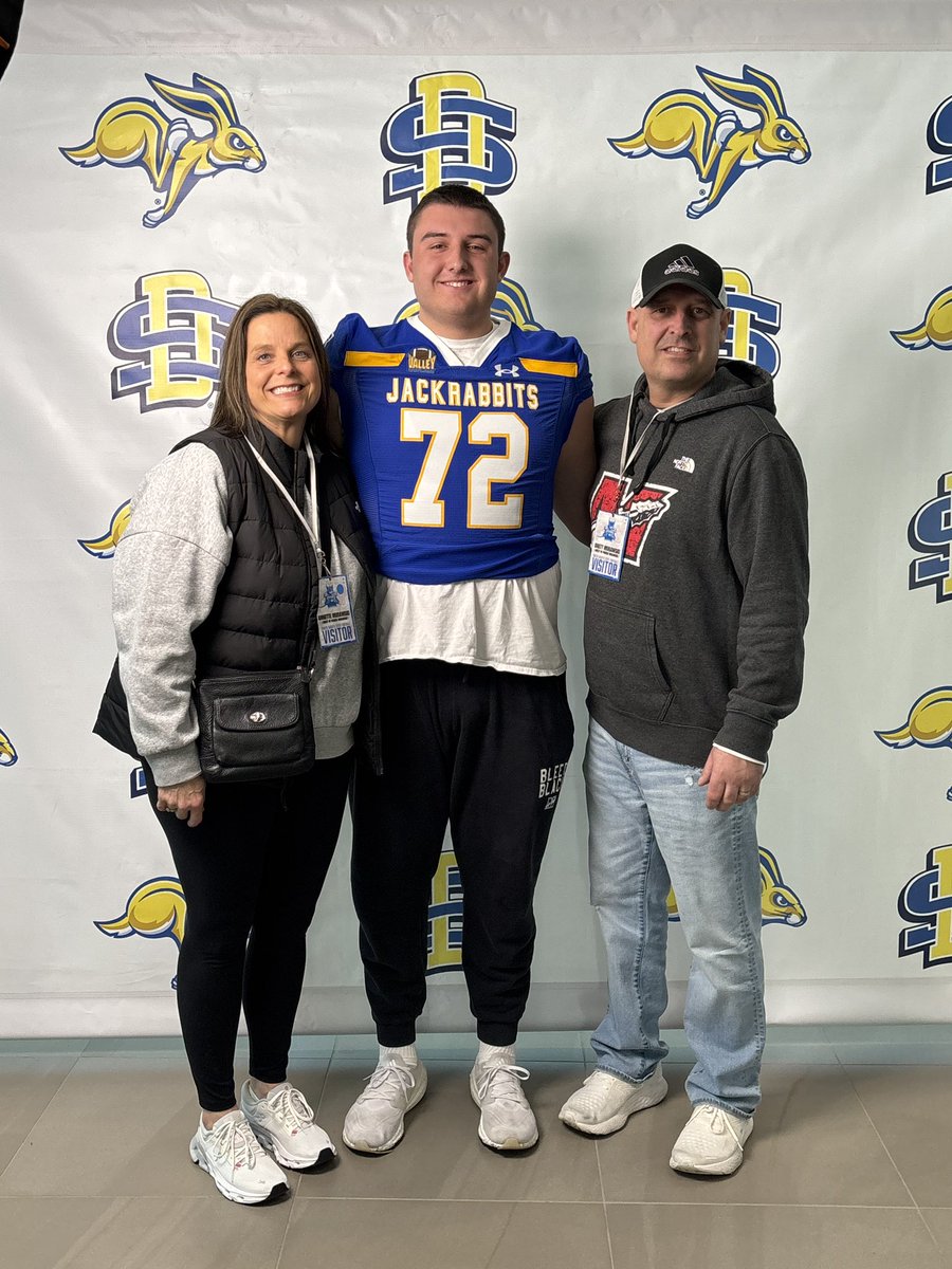 pmurawski72's tweet photo. I had a great time today at @GoJacksFB!! Thank you to all of the coaches and staff that made it possible! @CoachBangSDSU @Cale56baker @CoachDtjackson https://t.co/G2qaMRtXM4