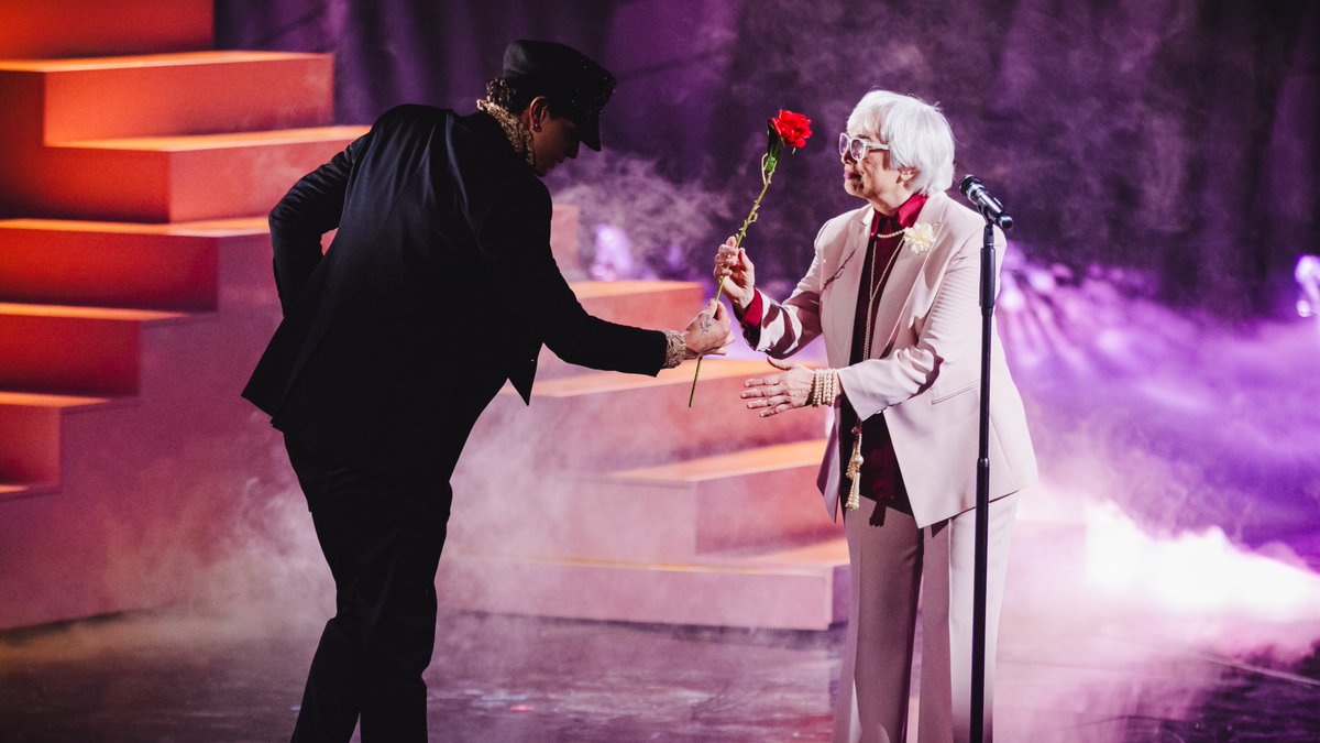 Con una voce raffinata ed elegante, Maura ci canta "La Vie en Rose"di Édith Piaf per iniziare la sua scalata verso il successo. ⭐️✌️

#TheVoiceSenior