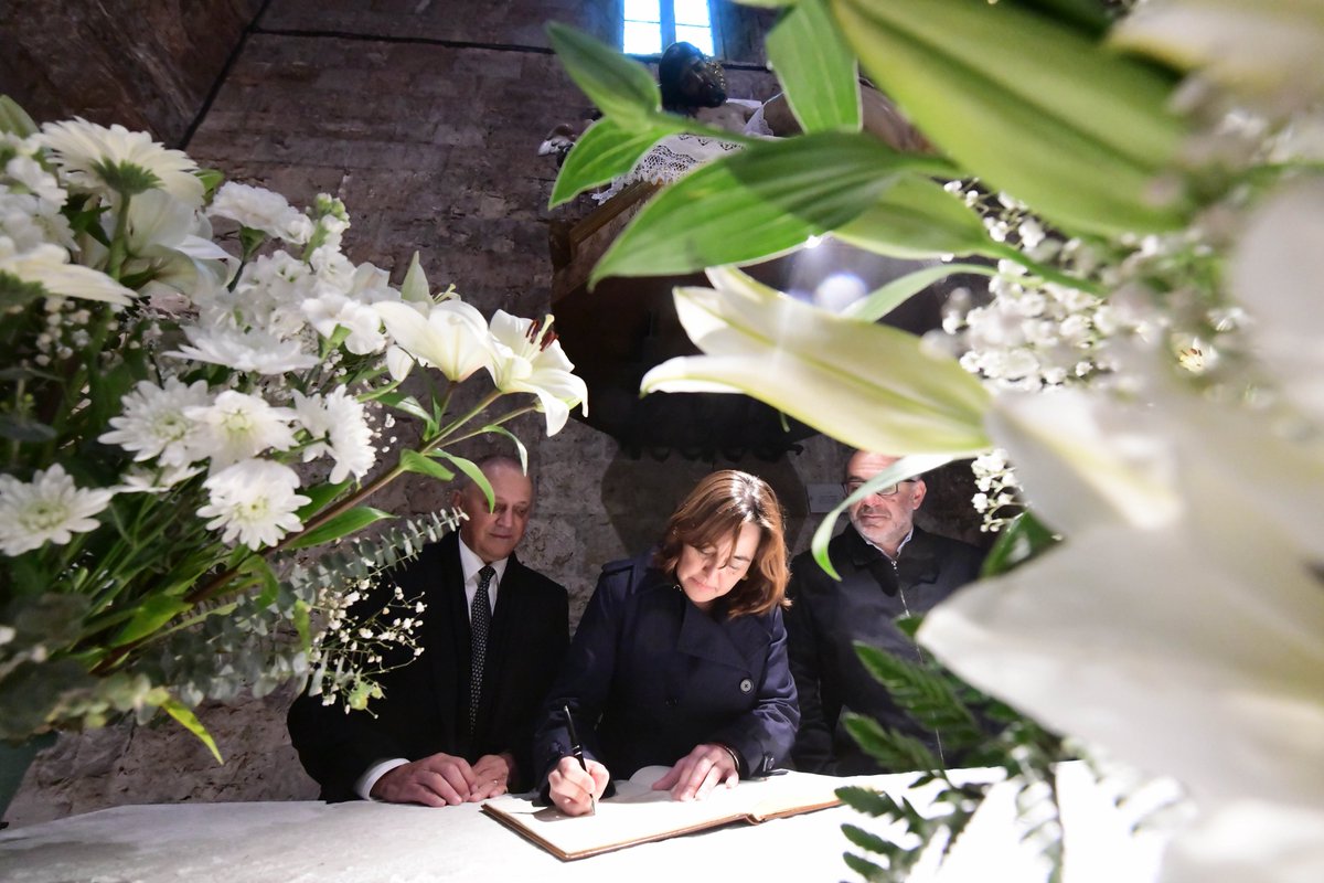 Avui s'ha celebrat la missa de la Venerable Congregació dels Dolors de Besalú

Un acte tradicional que aplega persones d'arreu de les comarques gironines a Besalú a l'inici de la Setmana Santa

#SetmanaSanta