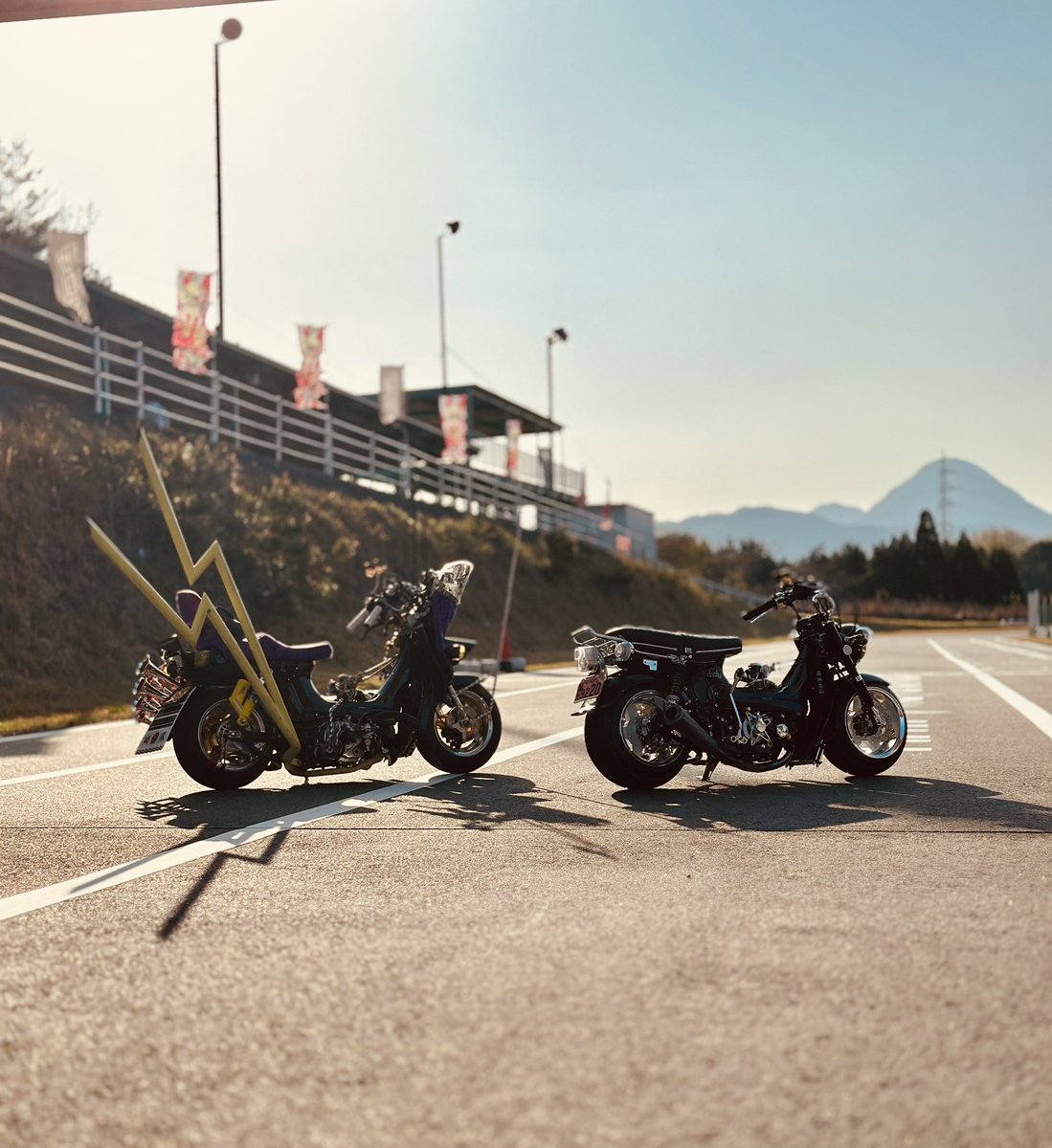 今日はイベント！サーキット場での撮影など色々とありますのでお楽しみに！
写真は前日の準備の時