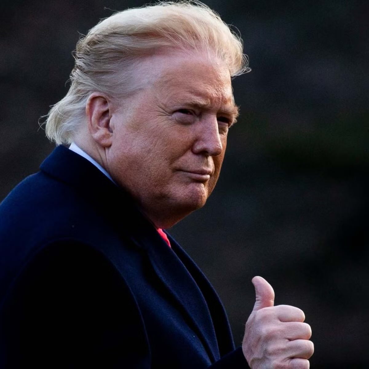 _evansum's tweet photo. Idc what your views are but a logical person cannot tell me that he does not look like girls from 2008 that didn’t know how to blend their foundation https://t.co/jqqbD9oeRB